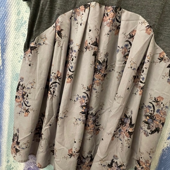 XL Xhilaration floral print grey swing top - Picture 2 of 8